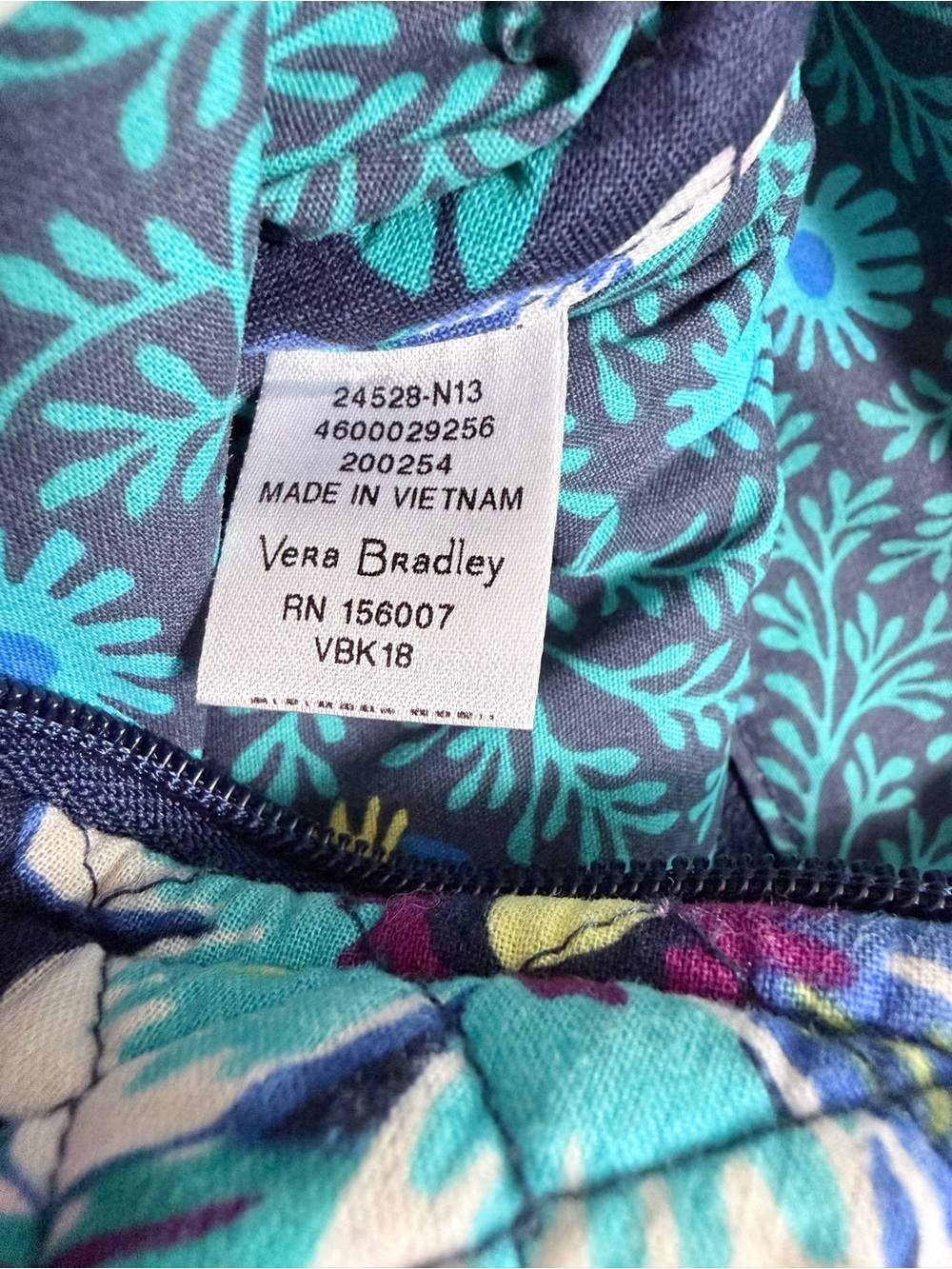VERA BRADLEY On the Go Crossbody Bag Midnight Blues Retired Print Quilted Floral - Picture 9 of 11